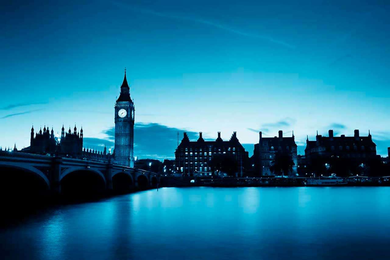 Фотообои в интерьере ночной лондон  9-626 фото