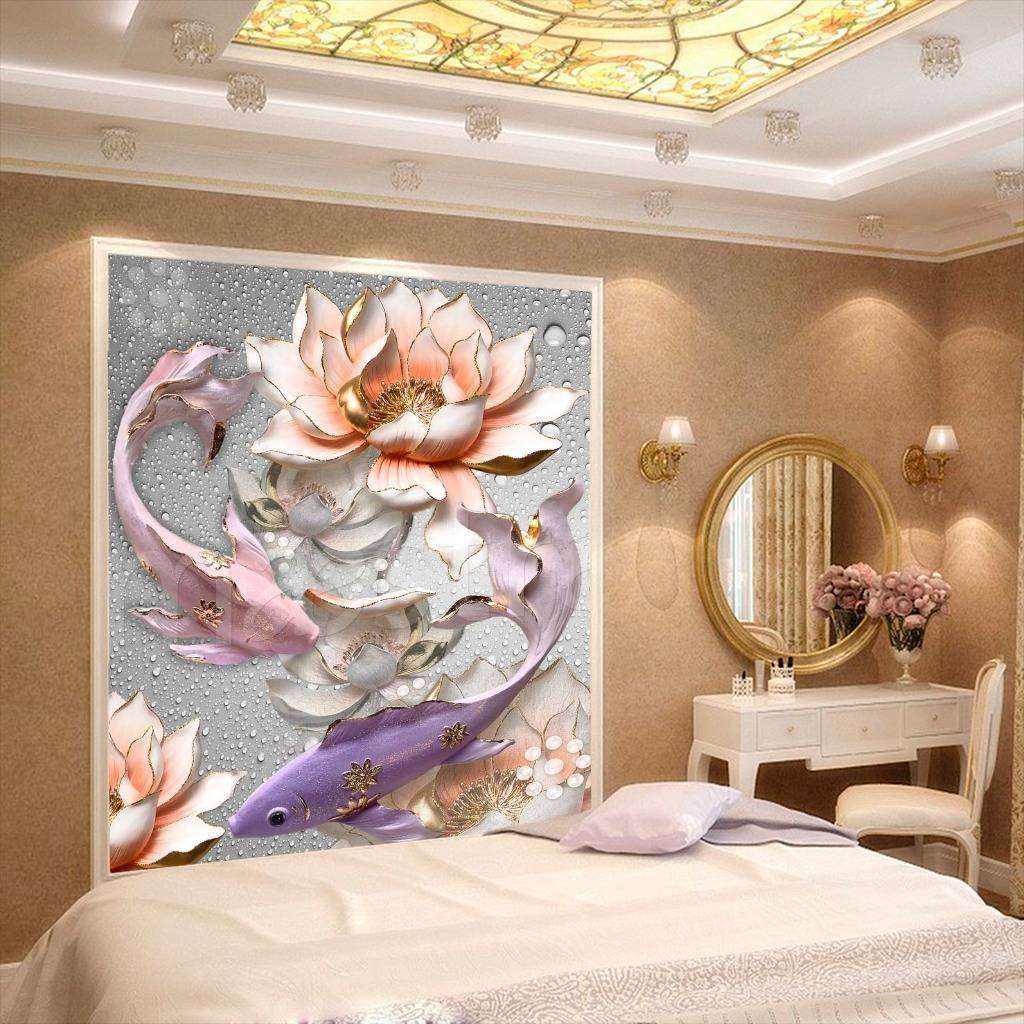 Фотообои в интерьере китайские рыбки с кувшинками  7-903 фото