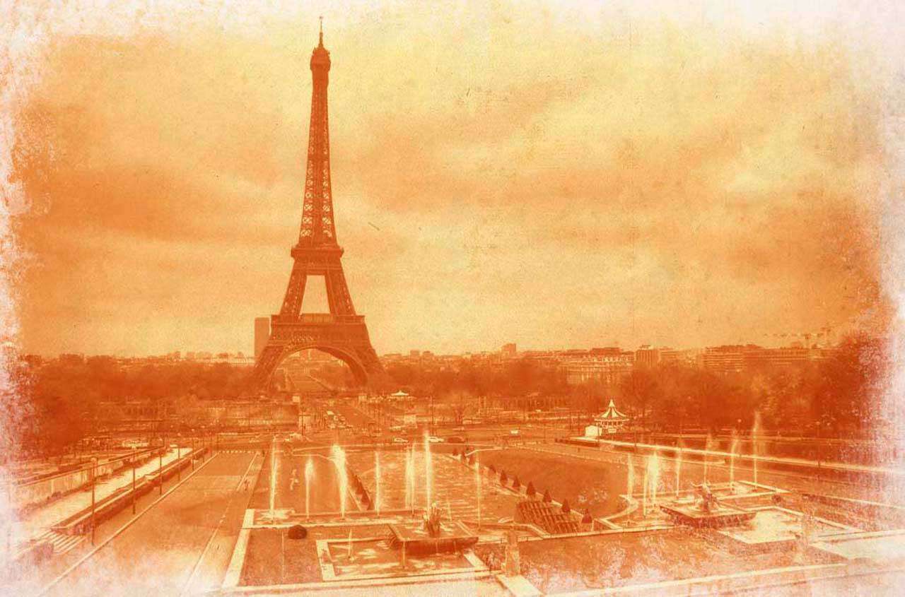 Фотообои в интерьере состаренная картинка парижа  3-115 фото