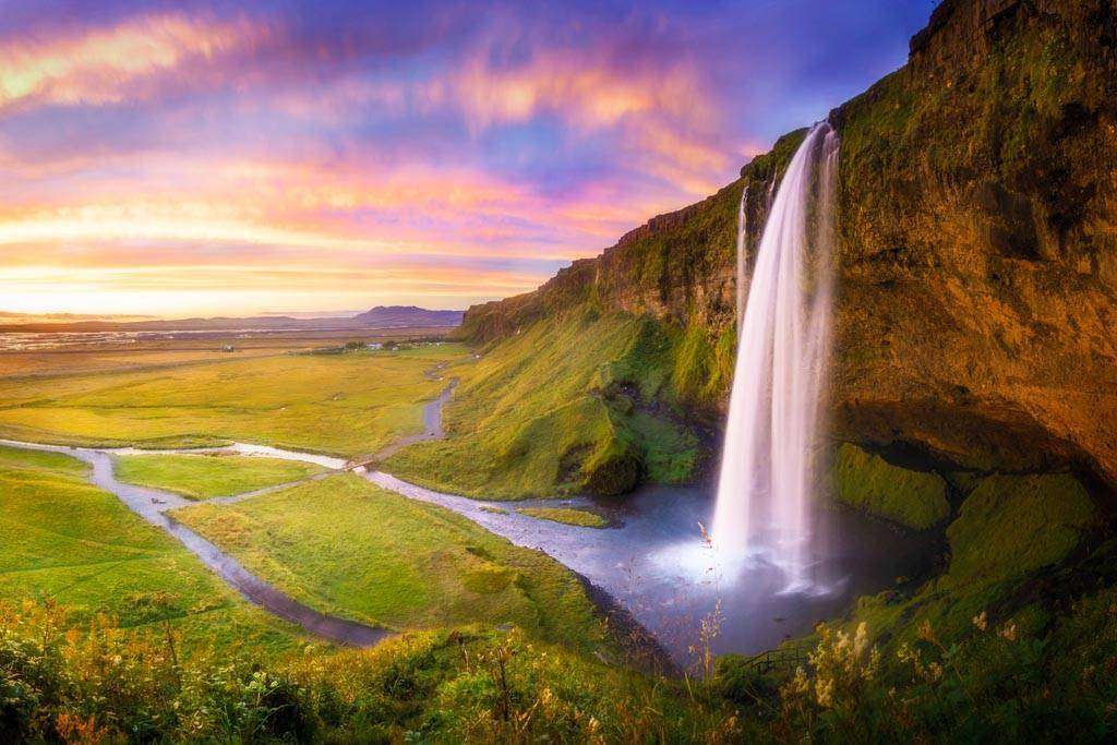 Фотообои в интерьере исландский водопад сельяландфосс на закате  9-893 фото