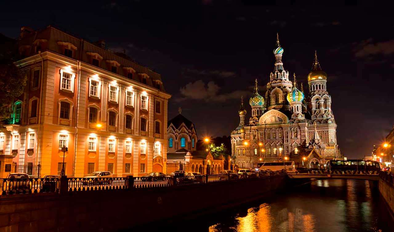 Фотообои в интерьере храм спаса на крови  9-640 фото