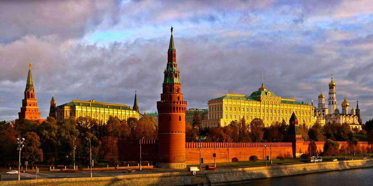 Фотообои в интерьере вечерний кремль  4-265 фото