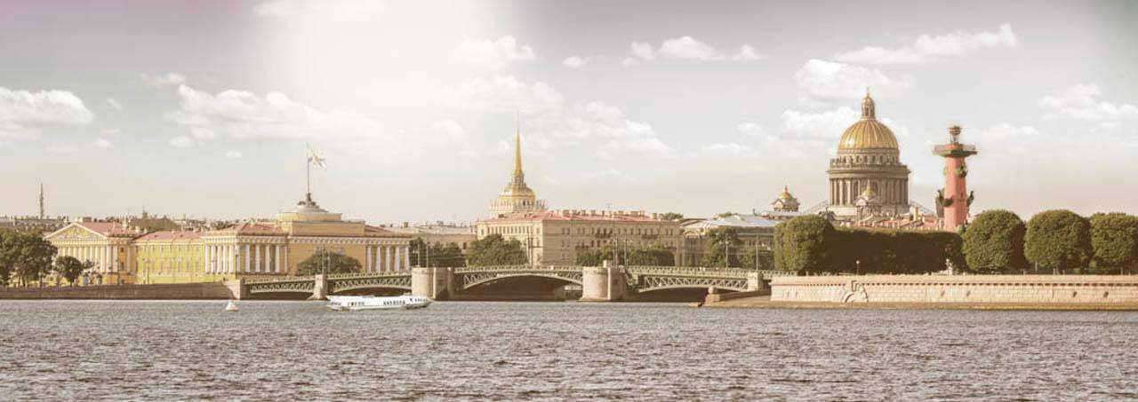 Фотообои в интерьере классическая панорама петербурга  7-578 фото