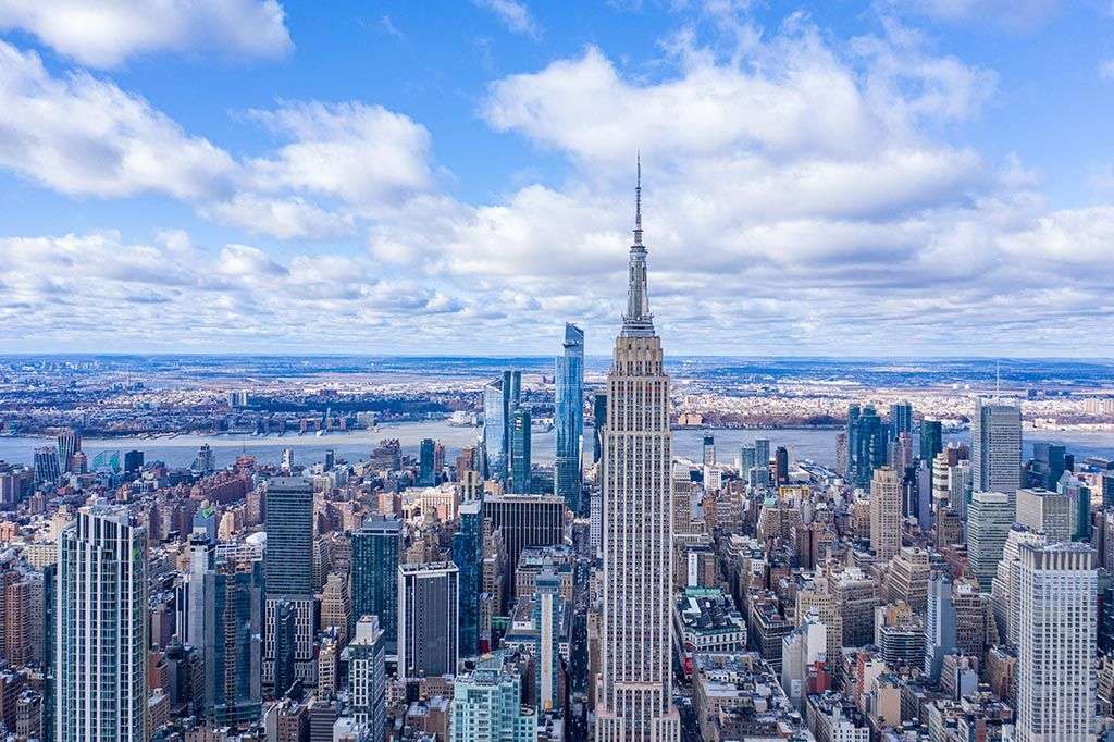 Фотообои в интерьере небоскреб эмпайр-стейт-билдинг  9-1192 фото