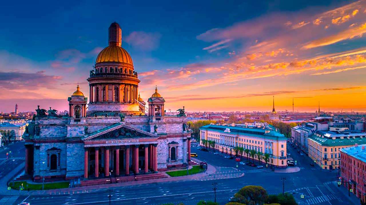 Фотообои в интерьере исаакиевский собор в лучах вечернего солнца  9-672 фото