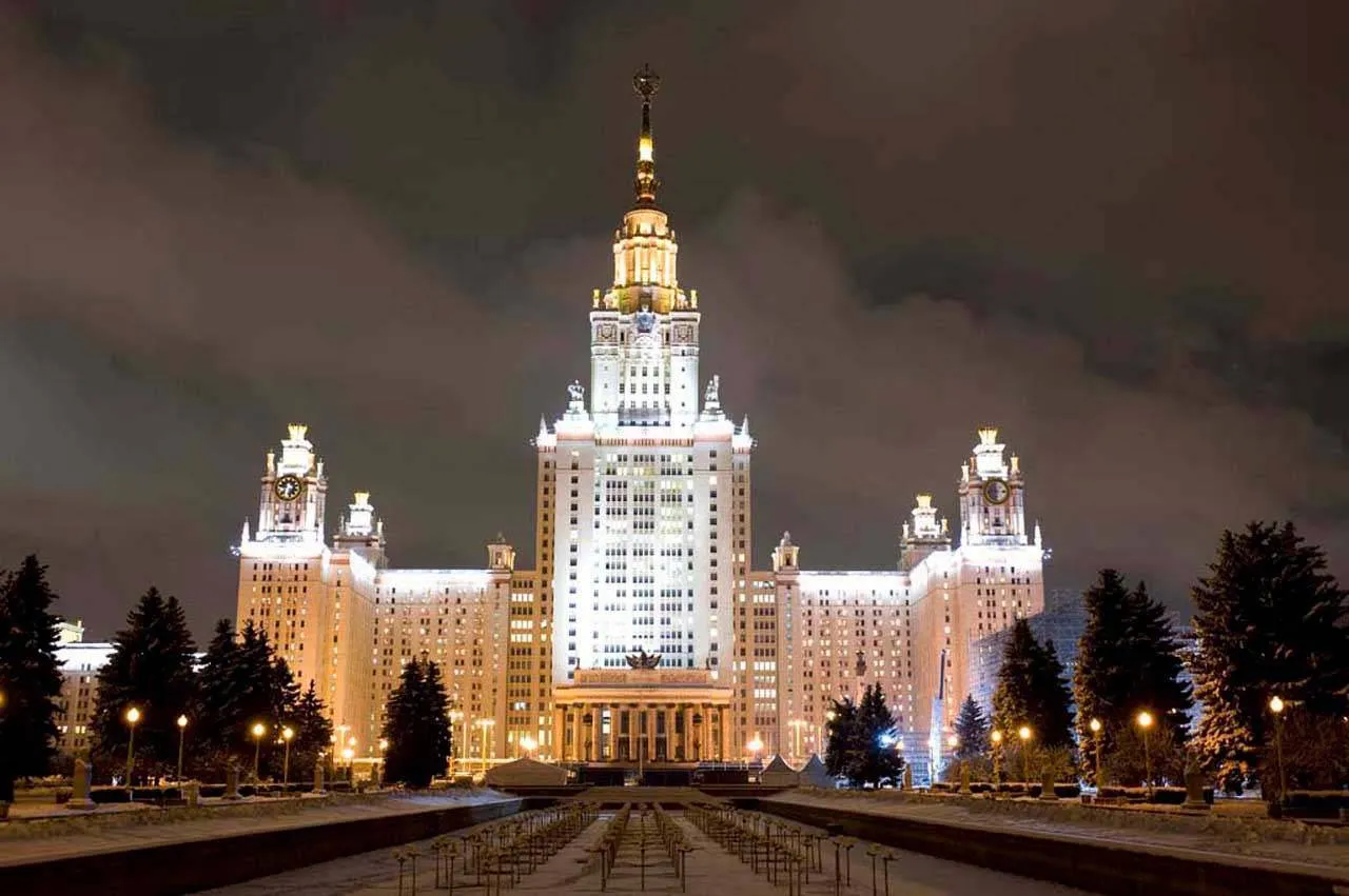Фотообои в интерьере виды москвы  4-271 фото