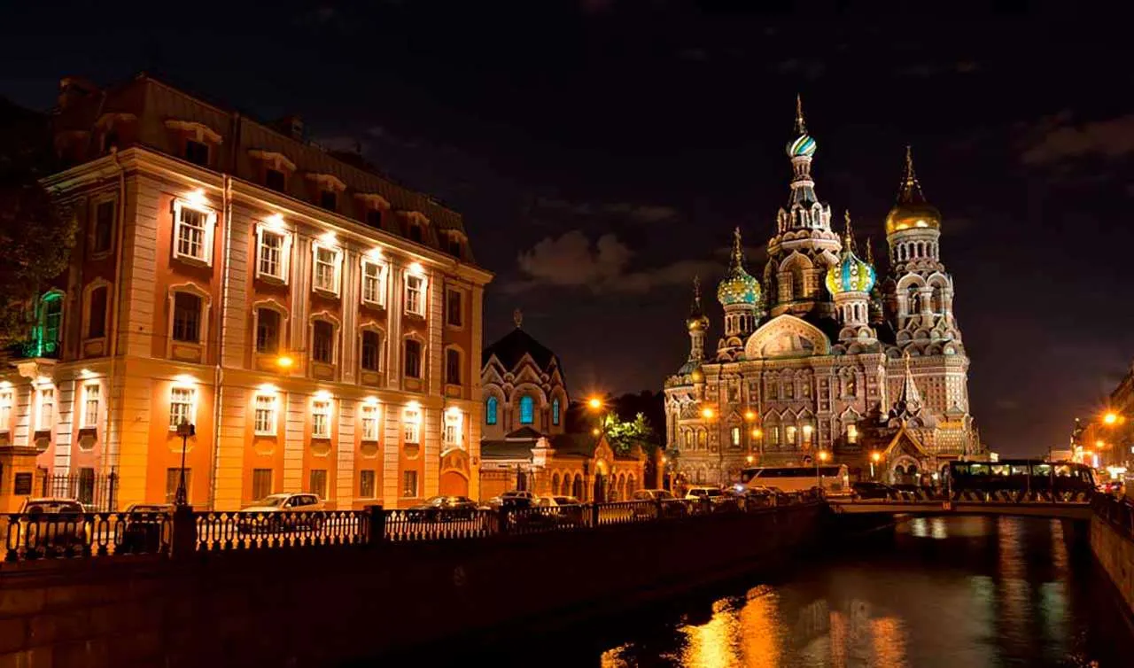 Фотообои в интерьере храм спаса на крови  9-640 фото