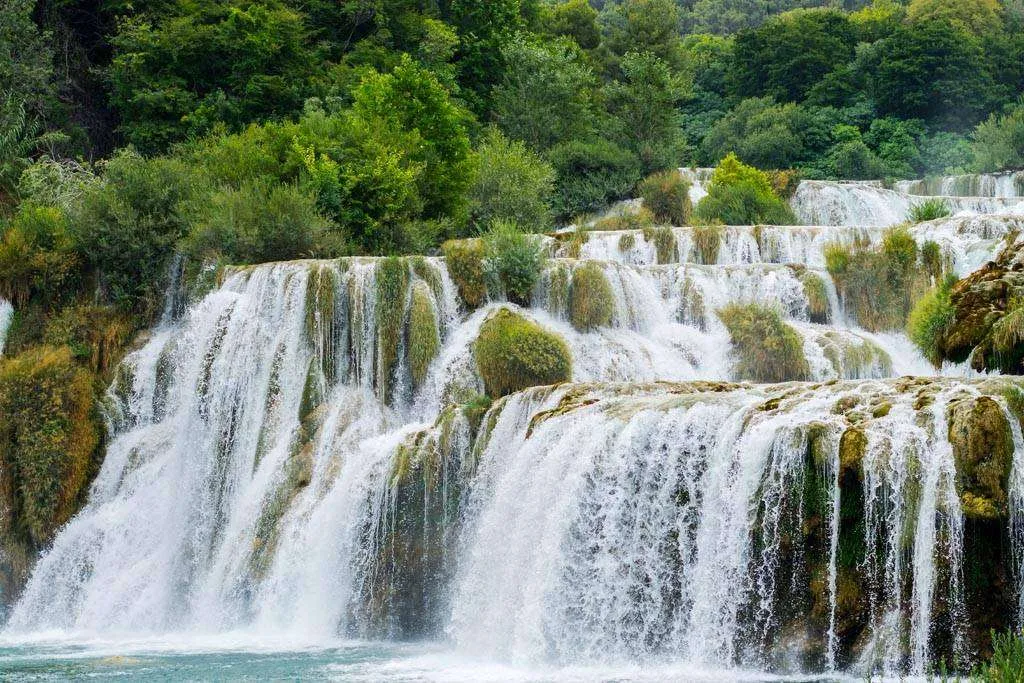 Фотообои в интерьере водопад в национальном парке крка в хорватии  9-879 фото